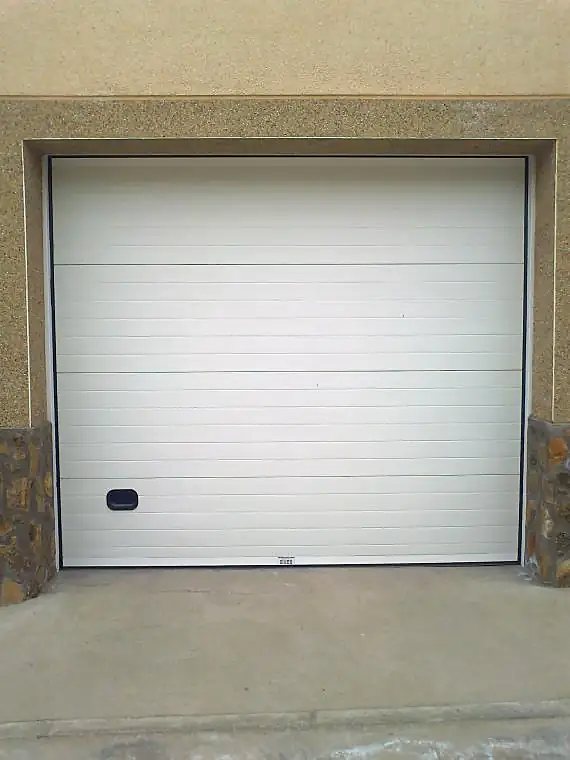 Automatismos e instalación de puertas de garaje
